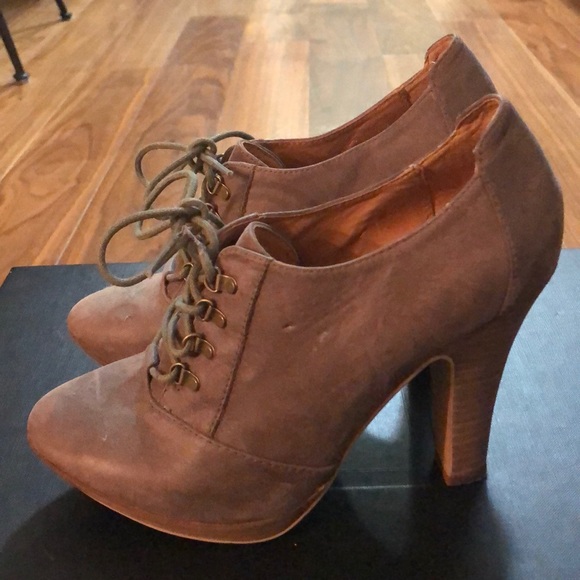 3/$25 ALDO lace up heels - Picture 2 of 4